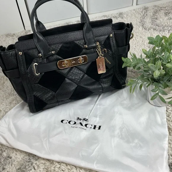 Coach Swagger In Patchwork Pebble Black Leather shoulder Bag